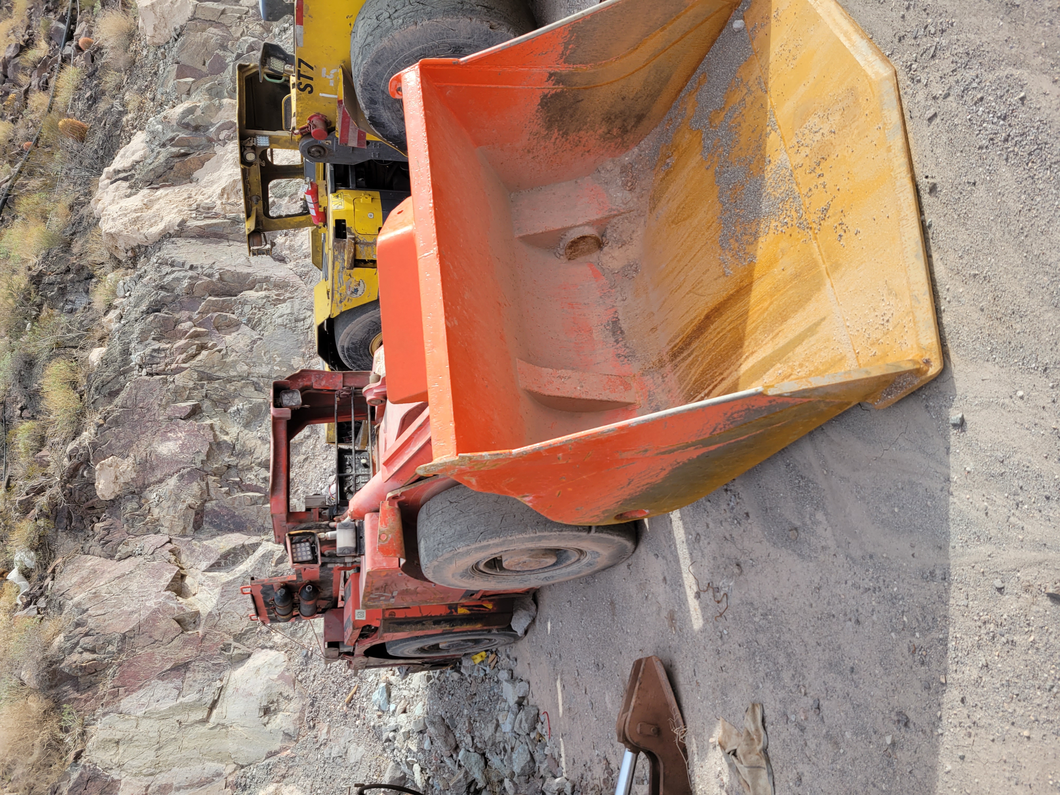 Underground 2 Yard Loader – Sandvik - Photo 3