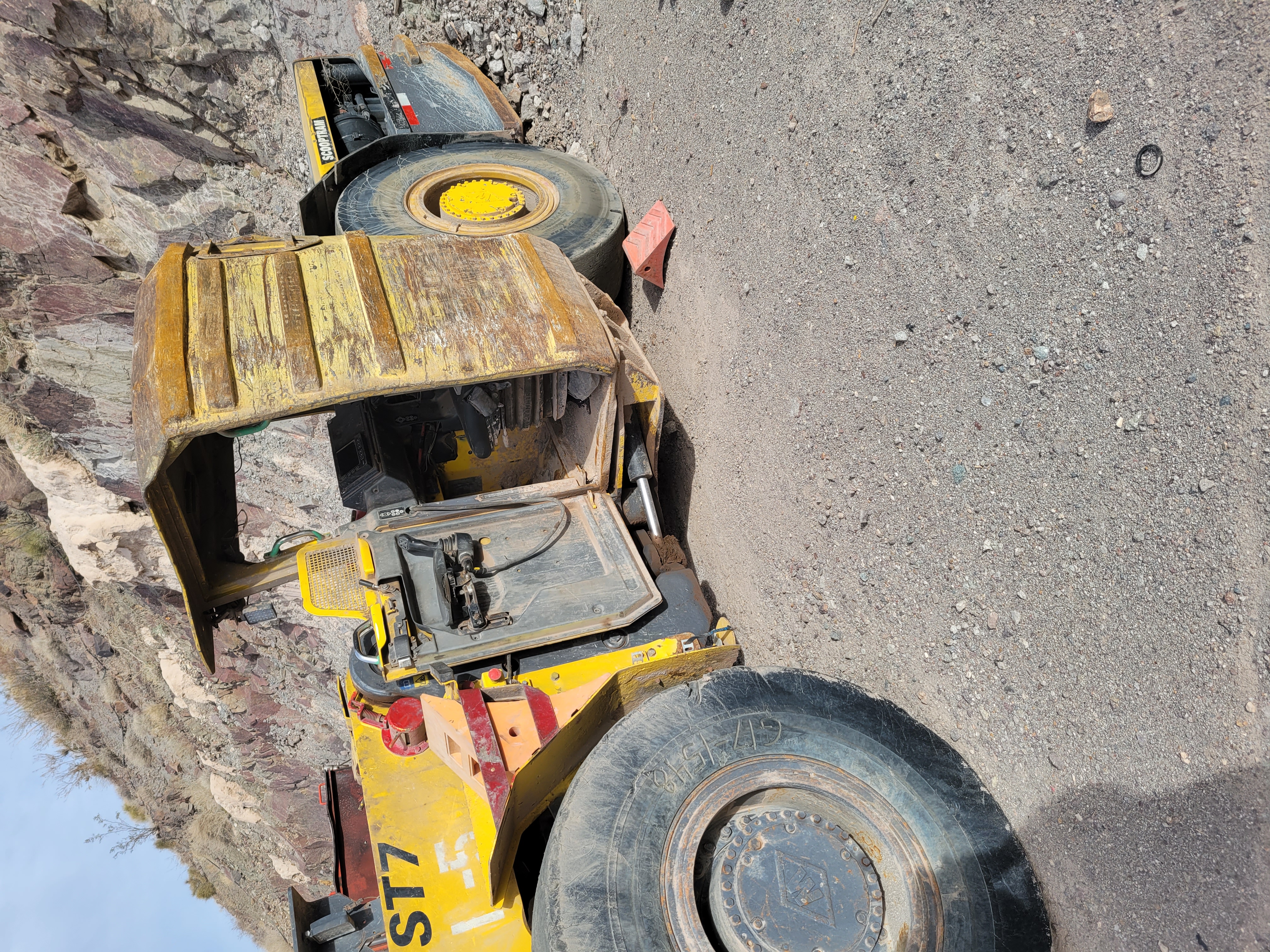 Two Underground 4 Yard Loader – Epiroc, Model ST7 - Photo 8