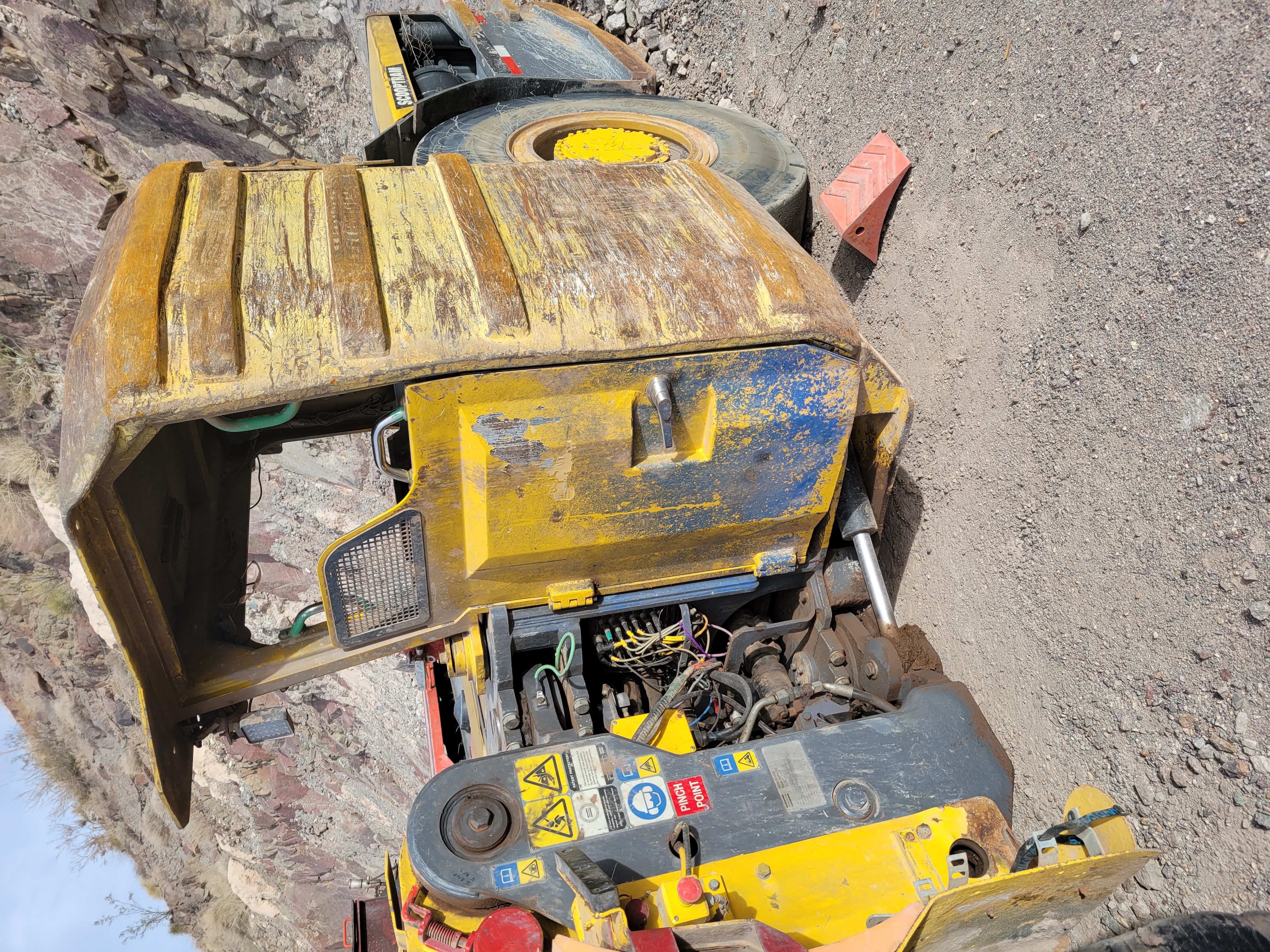 Two Underground 4 Yard Loader – Epiroc, Model ST7 - Photo 10