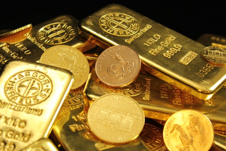 Gold Market Report - Gold Prices Fall Amid Market Volatility, Closing at $4,623.93
