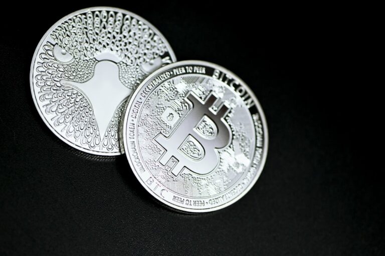 Silver Prices Steady Amid Eased Geopolitical Tensions