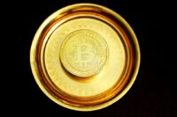 Gold Market Faces Volatility Amid Inflation and Fed Policy Uncertainty
