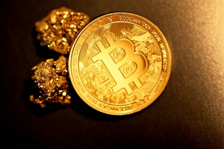 Gold Prices Rebound Amid Dollar Retreat and Inflation Concerns