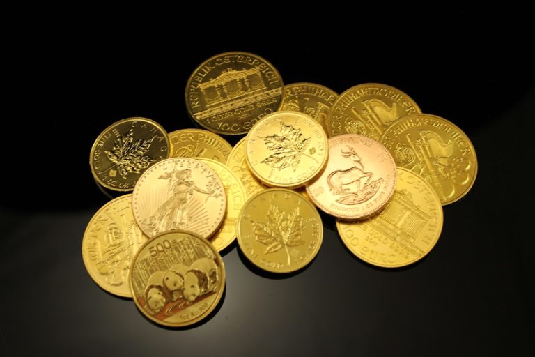 Gold Holds Firm Amid Geopolitical Tensions and Fed Speculations