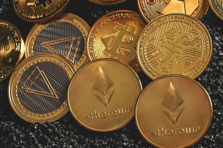 Gold Market Surges as Prices Break $4,000 Barrier