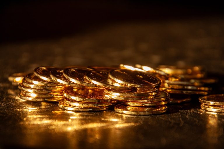 Gold Prices See Volatility Amid Geopolitical Tensions and Fed Signals