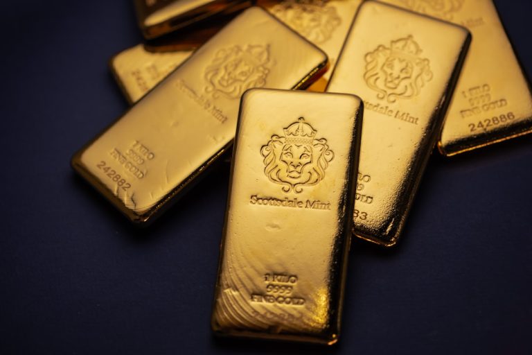 Gold Prices Surge as Market Awaits Economic Signals