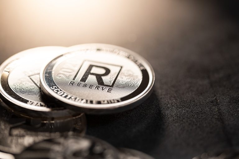 Silver Dips Amid Market Volatility, Closes at $59.51/oz