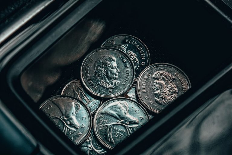 Silver Prices Surge on Geopolitical Tensions and Strong Industrial Demand